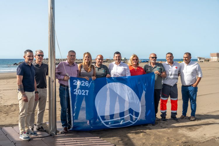 Las Burras iza por primera vez la Bandera Azul y completa un litoral turístico de excelencia en Maspalomas Costa Canaria