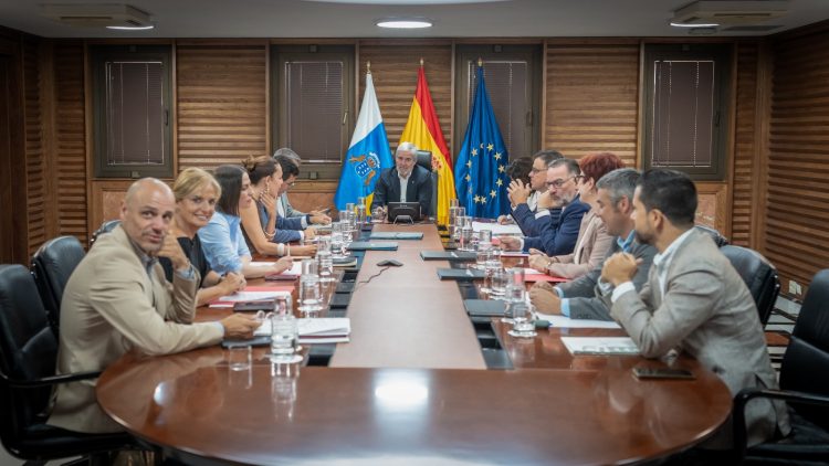 Canarias aprueba el decreto que regula la certificación digital de su profesorado