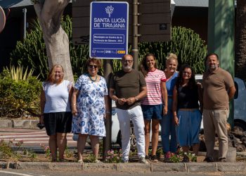 Santa Lucía instala señales contra la violencia machista en los accesos al municipio 