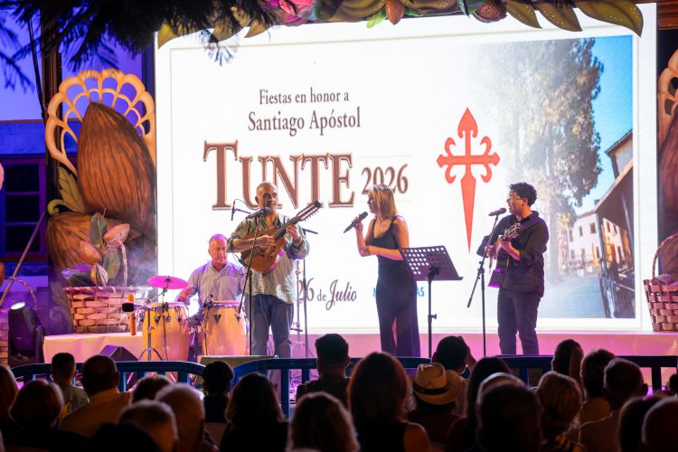 Tunte clausura las Fiestas de Santiago Apóstol con un homenaje a las reposteras del pueblo