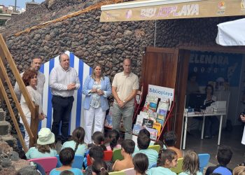 La Biblioplaya de Melenara vuelve a abrir sus puertas para convertir el verano en un espacio de lectura, cultura y encuentro
