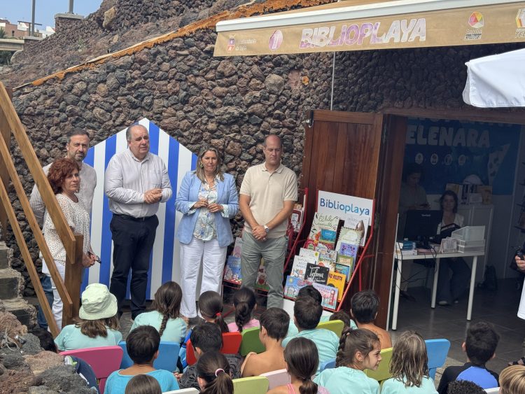 La Biblioplaya de Melenara vuelve a abrir sus puertas para convertir el verano en un espacio de lectura, cultura y encuentro