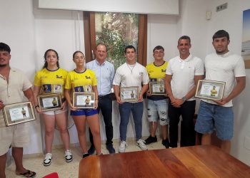 El Ayuntamiento de Agüimes reconoce a seis jóvenes luchadores por sus éxitos con la selección