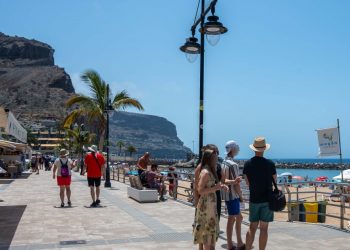 El Ayuntamiento completa la instalación de alumbrado eficiente en Playa de Mogán y suma 130 luminarias inteligentes