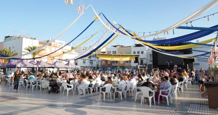El Carmen de Arguineguín celebra su asadero popular con 400 kilos de bonito