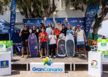 El Burrero proclama a la española Nía Suardiaz, campeona del mundo de Wingfoil Surf-Freestyle