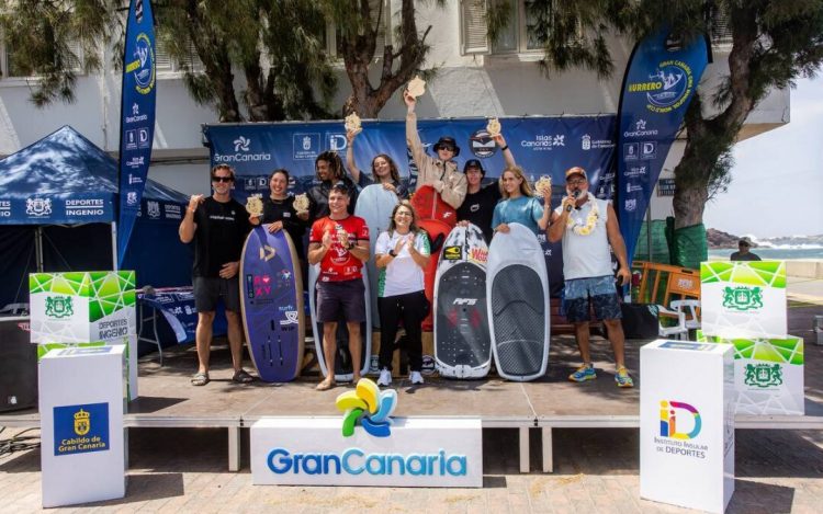 El Burrero proclama a la española Nía Suardiaz, campeona del mundo de Wingfoil Surf-Freestyle
