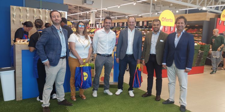 Lidl reabre sus puertas en el Cruce de Arinaga con una gran acogida vecinal