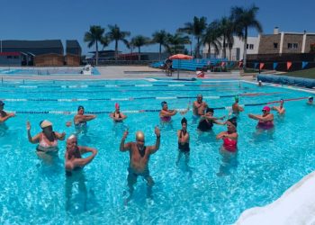 La Concejalía de El Mayor adapta su programación al verano con actividades en la playa, piscinas y centros municipales