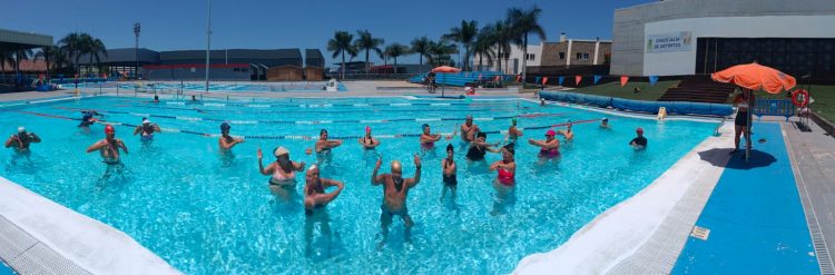 La Concejalía de El Mayor adapta su programación al verano con actividades en la playa, piscinas y centros municipales