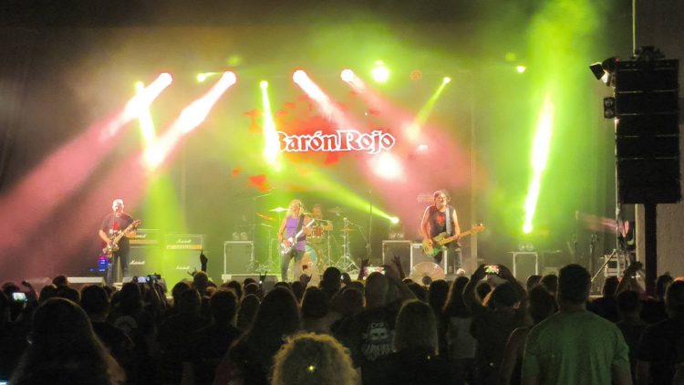 El Pig Fest reúne a un entregado público en una gran noche dedicada al rock en El Carrizal