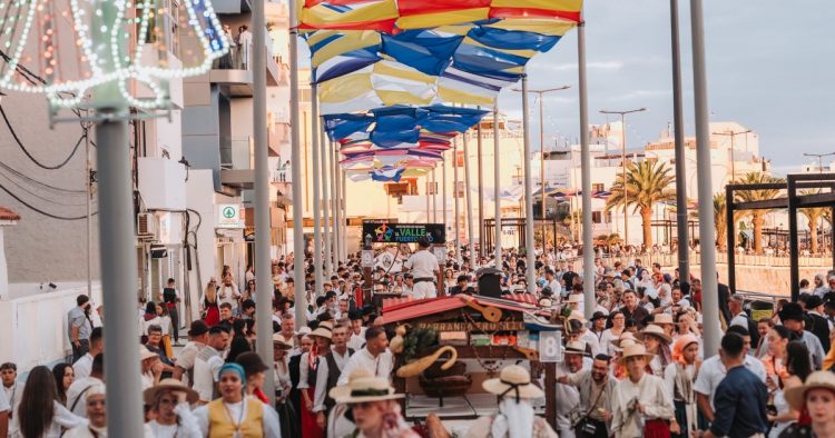 Arguineguín vuelve a rendirse a la Virgen del Carmen con una multitudinaria Romería-Ofrenda
