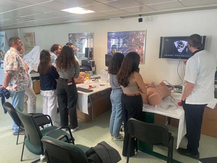 El Laboratorio de Simulación MOTIVA del Insular-Materno Infantil forma a residentes y especialistas desde hace más de 15 años