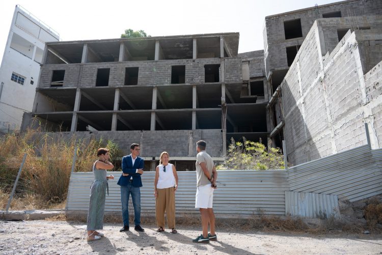 El Ayuntamiento de Mogán y el Gobierno de Canarias avanzan en la transformación de un edificio inacabado en 44 viviendas protegidas