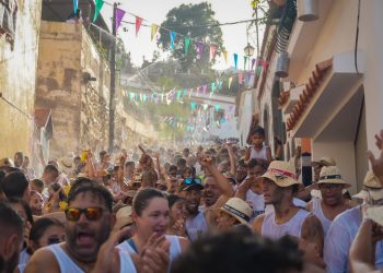 La Bajada del Carbonero reúne a más de 800 personas para recordar uno de los antiguos oficios de Tunte