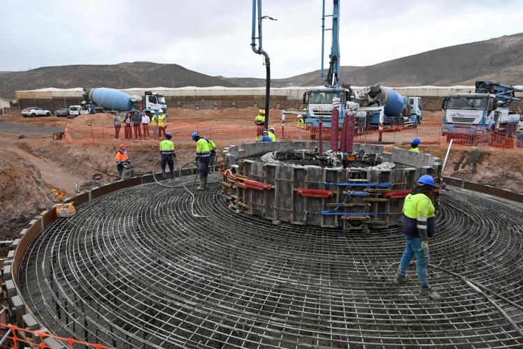 Avanza la construcción del tercer aerogenerador del Parque Eólico Botija-Gáldar