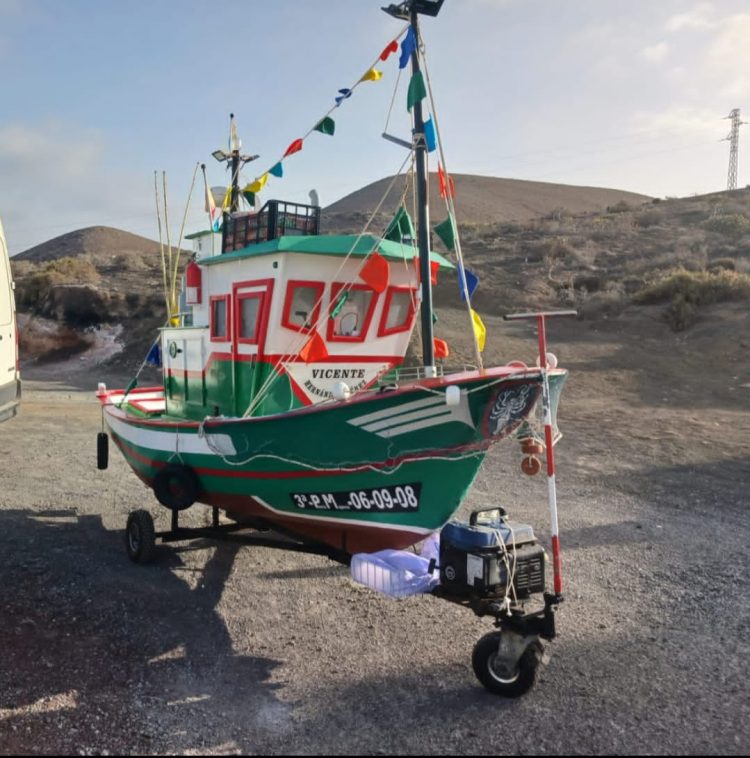 La Vará del Pescao celebra su 30ª edición con la participación de una barquilla de Lanzarote