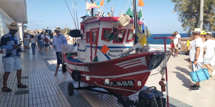 Arinaga celebra tres décadas de tradición marinera con una histórica ‘Vará del Pescao’