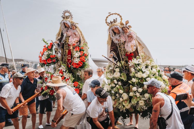 Fervor festivo en la procesión marítima de la Virgen del Carmen de Playa de Mogán