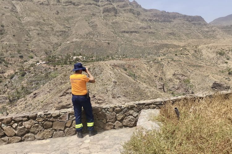 El Ayuntamiento cierra el merendero de Santa Lucía casco y emite un bando de Alcaldía pidiendo precaución por la alerta