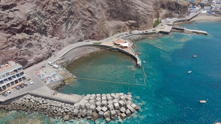 Gáldar mejora la seguridad del Puerto de Sardina con la ejecución de un canal de acceso