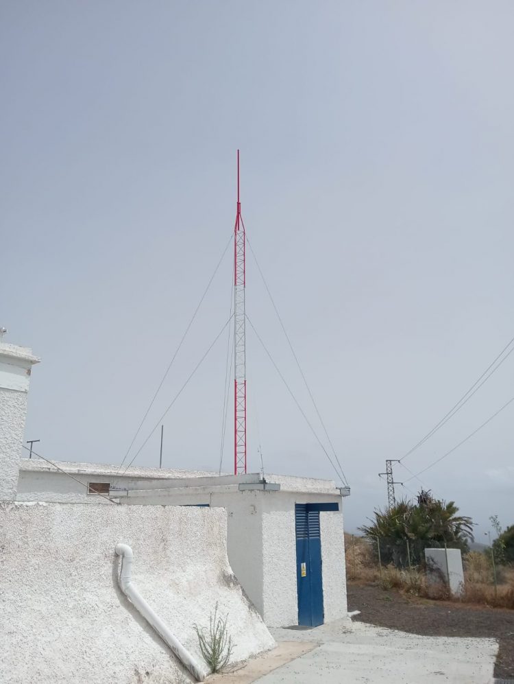 Telde elimina zonas de sombra en las comunicaciones de la Policía Local con una nueva antena instalada en Caserones