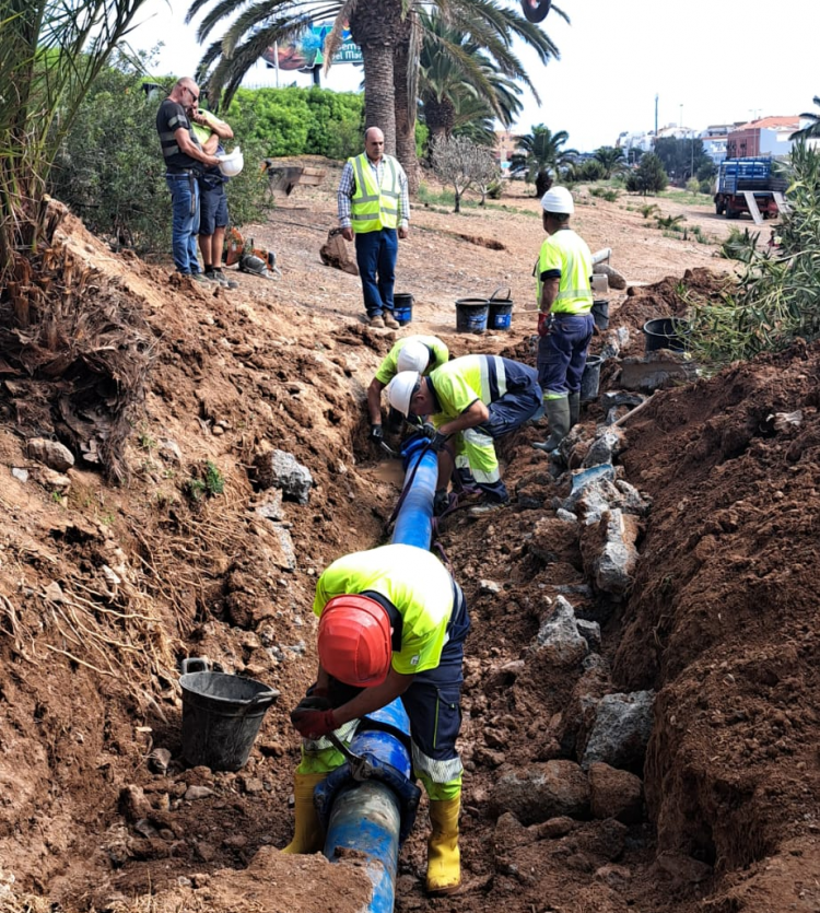Telde restablece progresivamente el suministro de agua en Las Huesas tras reparar la avería