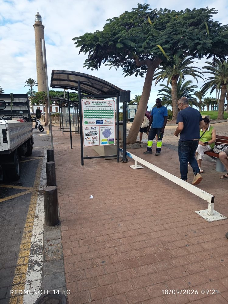 SBT inicia la instalación de las nuevas marquesinas para el transporte público