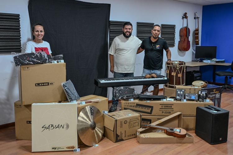 Las Escuelas Artísticas de Mogán suman nuevos instrumentos y equipos de sonido