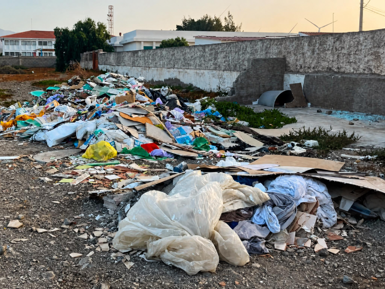 San Bartolomé de Tirajana retira en un mes 147 toneladas de escombros abandonados de forma irregular
