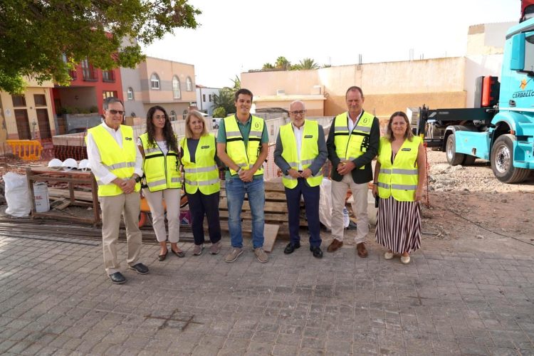 Óscar Hernández y Antonio Morales visitan las obras del nuevo velatorio municipal de Agüimes