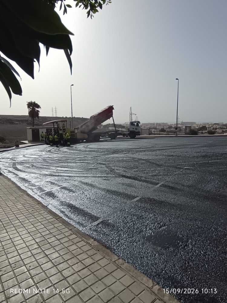 El Ayuntamiento reasfalta el aparcamiento de El Lomo de Maspalomas