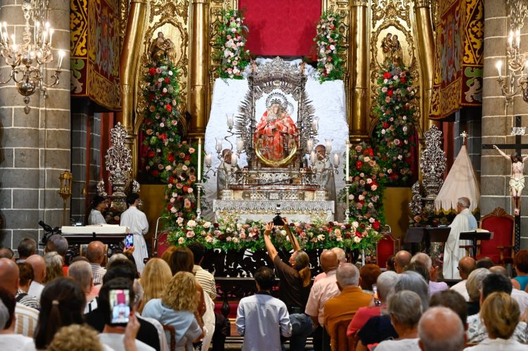 Teror despide El Pino 2026 con la Verbena Canaria y el regreso de la Virgen a su camarín