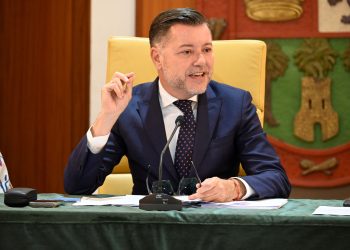 El Pleno de Gáldar rechaza el proyecto acuícola frente a la costa de La Aldea y pide su reubicación