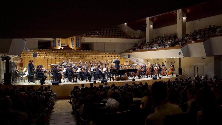La JOCAN y Los Sabandeños culminan su gira con el Auditorio de Madrid en pie