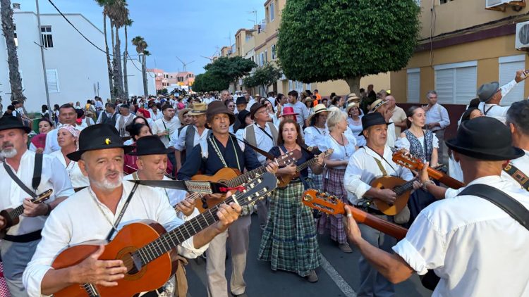 Castillo del Romeral volvió a volcarse con su romería en una jornada marcada por la música, la tradición y la participación