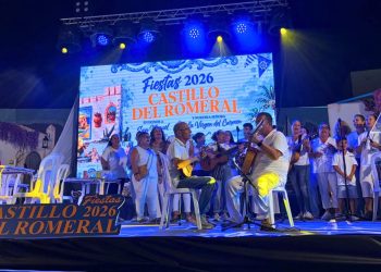 El Castillo del Romeral abre sus fiestas con un emotivo homenaje a quienes han hecho del mar su vida