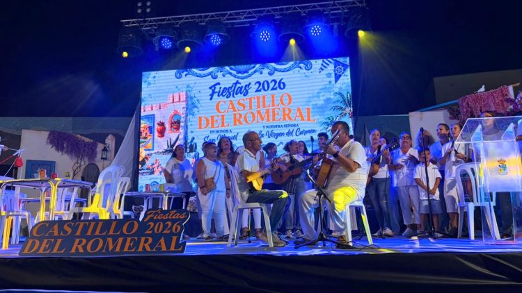 El Castillo del Romeral abre sus fiestas con un emotivo homenaje a quienes han hecho del mar su vida