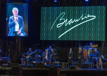 Braulio conquista al público de Vecindario con un concierto ante un público que llenó todas las localidades del Recinto Ferial