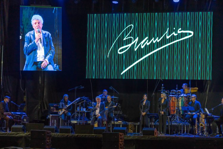 Braulio conquista al público de Vecindario con un concierto ante un público que llenó todas las localidades del Recinto Ferial