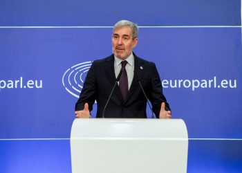 Clavijo insta a Sánchez a redoblar esfuerzos en defensa de Canarias en la negociación del Marco Financiero de la UE
