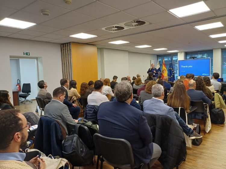 Una veintena de organizaciones canarias conoce en Bruselas herramientas y mecanismos de apoyo empresarial de la UE