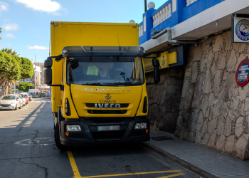 Bueno denuncia que Correos descarta reabrir la oficina de Arguineguín en el local cedido por el Ayuntamiento y exige una alternativa inmediata