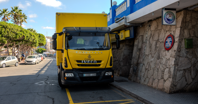 Bueno denuncia que Correos descarta reabrir la oficina de Arguineguín en el local cedido por el Ayuntamiento y exige una alternativa inmediata