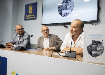 El Cabildo lleva a las aulas la historia del turismo de Gran Canaria para comprender su transformación social y afrontar sus retos de futuro