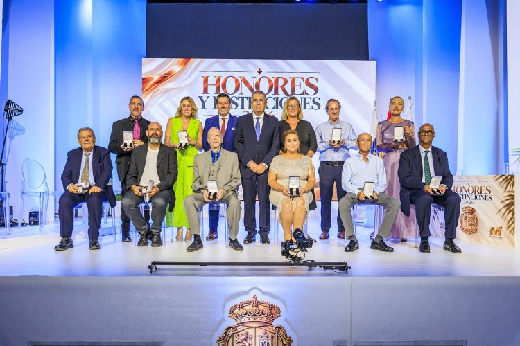 San Bartolomé de Tirajana homenajea a diez referentes de la cultura, la educación y la vida social del municipio