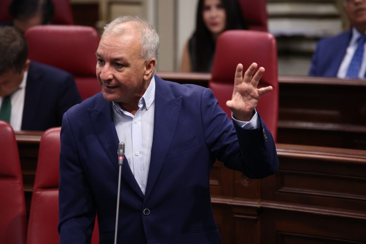 Luis Campos denuncia la parálisis de Clavijo ante la escalada de precios de la vivienda en el Archipiélago 