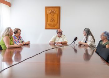 El alcalde expresa a Laura Vega el orgullo de Santa Lucía por tener una compositora Premio Nacional de Música 