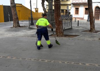 Gáldar adjudica el nuevo servicio de limpieza viaria, que arranca el 1 de diciembre y aumenta a 23 trabajadores