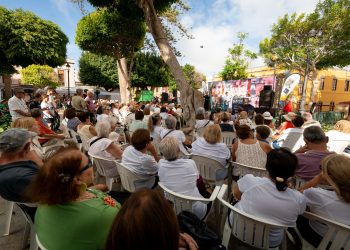 La Feria del Mayor arranca en Gáldar con la plaza llena y espera a más de un millar de mayores de toda la isla este fin de semana